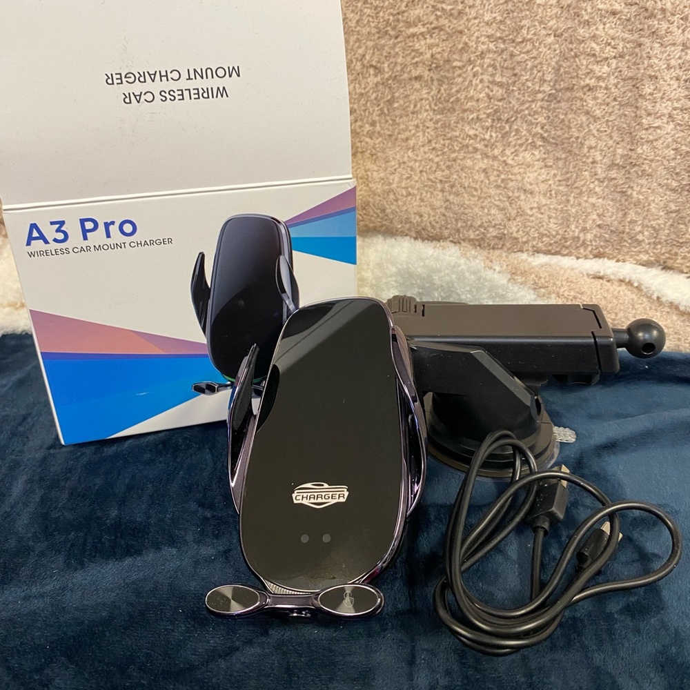 A3 Pro Wireless Car Mount Charger - Black